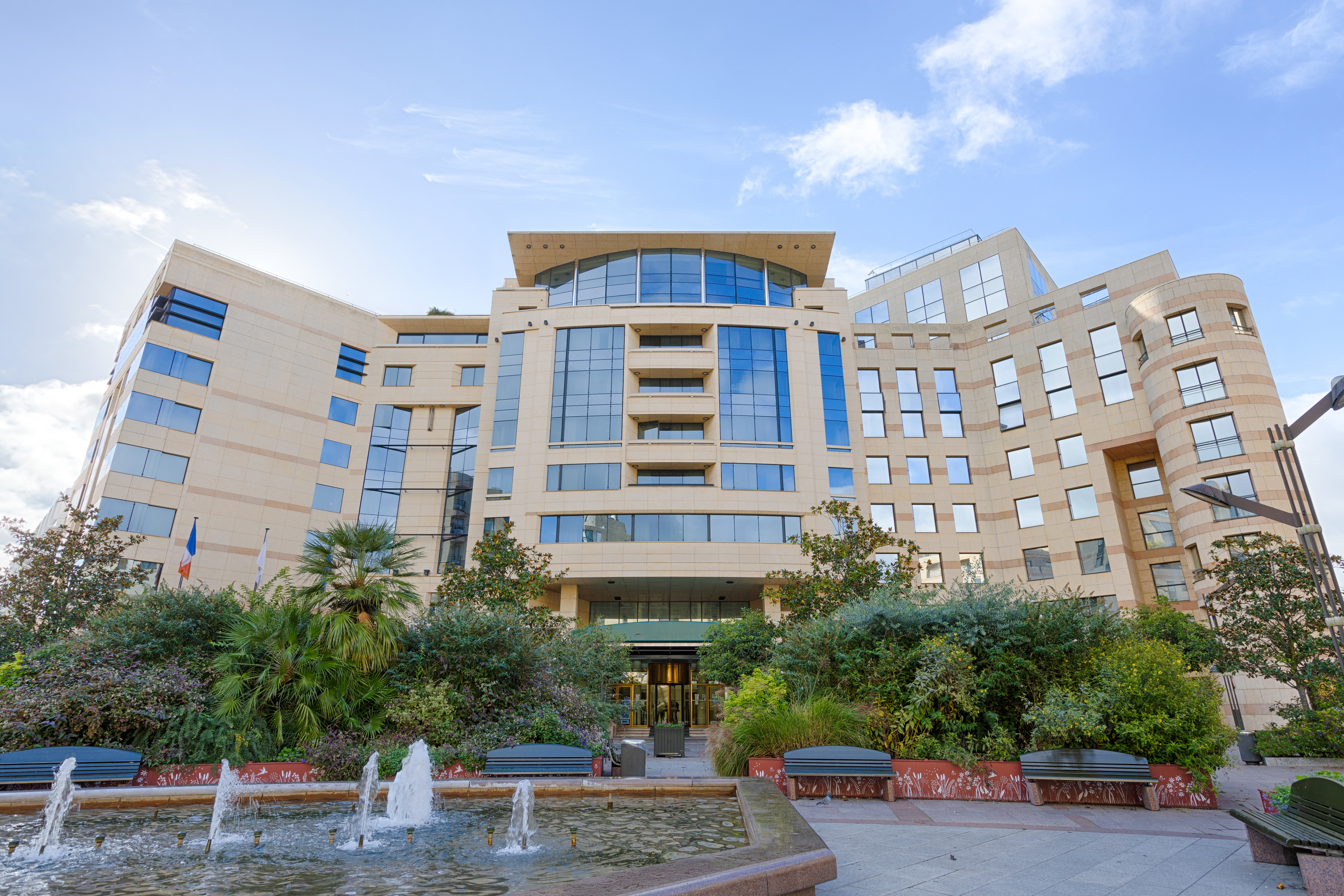 Fachada del hotel Occidental Paris Levallois