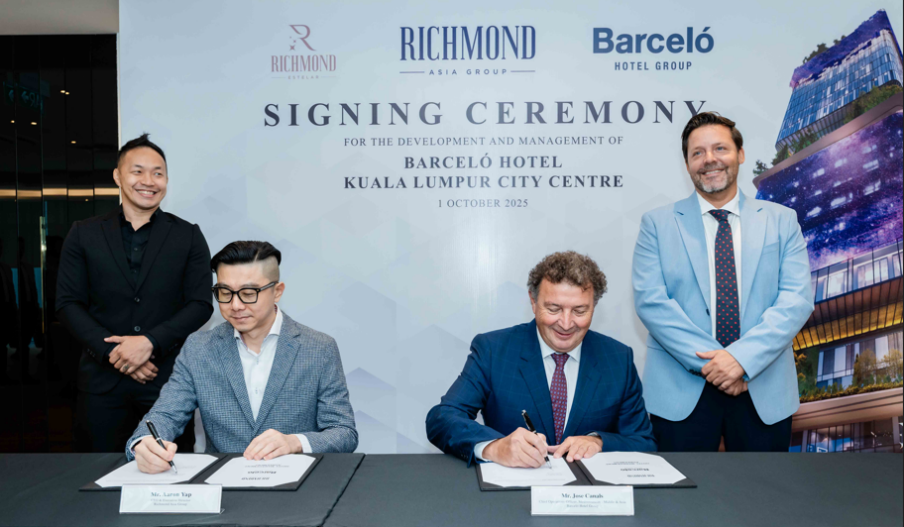 Imagen de la ceremonia de firma del acuerdo de Richmond Asia Group