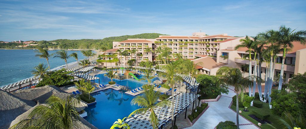 Vacation with kids in Mexico at one of the best family hotels: Barceló Huatulco Hotel
