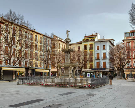 Piazza di Bib-Rambla: specchio della storia millenaria di Granada