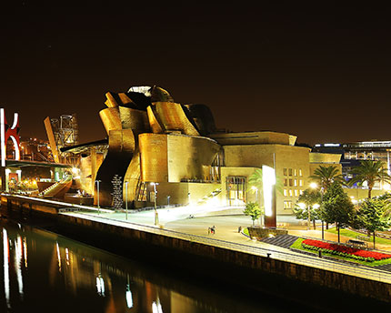 Guggenheim Museum Bilbao Die Umwandlung Einer Stadt Dank