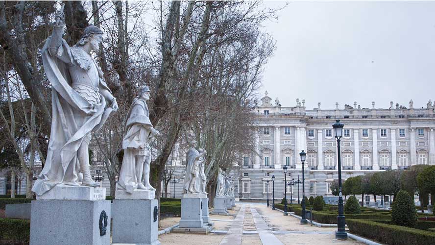 Estatuas en la plaza de Oriente