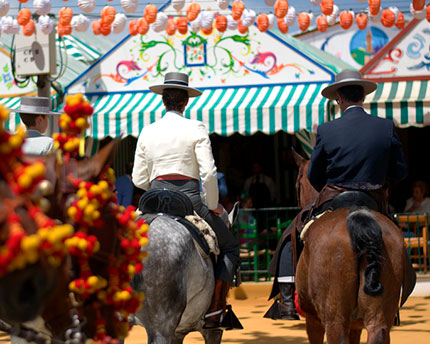 Feria de Abril, rebujitos y sevillanas en las casetas del Real