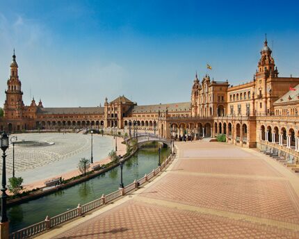 Plaza de España, Seville’s embrace to visitors