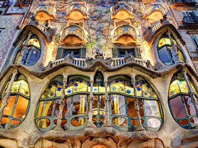 Fachada iluminada de la Casa Batlló
