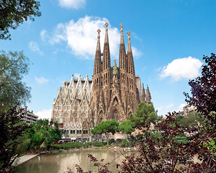 Resultado de imagen de gaudi sagrada familia barcelona turismo