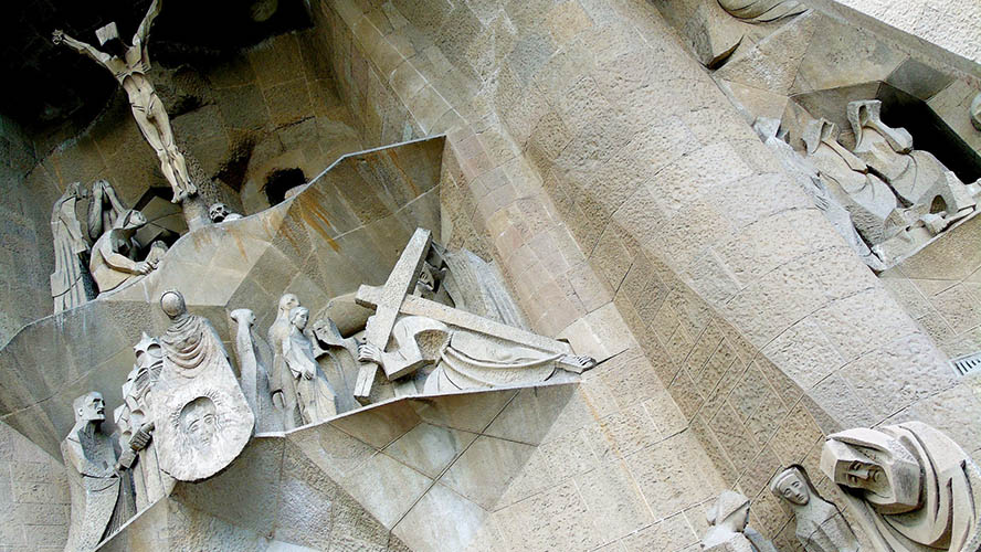 Figuras en las portadas de la Sagrada Familia