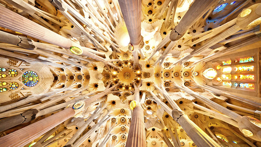 El espectacular interior de la Sagrada Familia