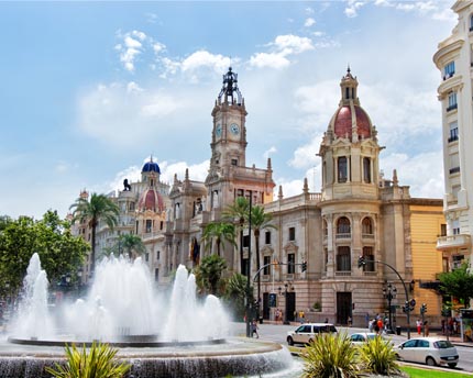 La plaza del Ayuntamiento de Valencia, el lugar donde comienza todo