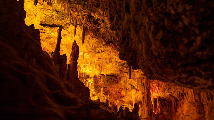 Vista de las espectaculares Cuevas de Arta