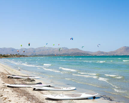 Surf en Mallorca: los mejores lugares para coger olas