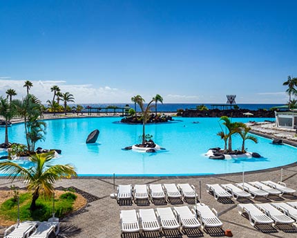 El Parque Marítimo César Manrique, un oasis a la orilla del Atlántico