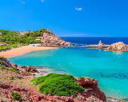 Cala Pregonda, el paraíso rojo de Menorca - Barceló Experiences