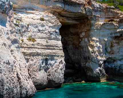 Cuevas de Menorca, las profundidades de la isla