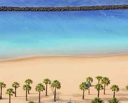 Playa de las Teresitas, el placer de una playa de arenas doradas