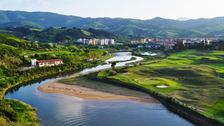 Vistas panorámicas de Zarautz y su playa desde el Monte Talaimendi