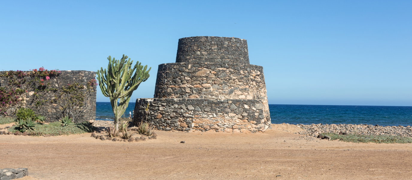 Caleta de Fuste Castle: a castle that witnessed pirate attacks