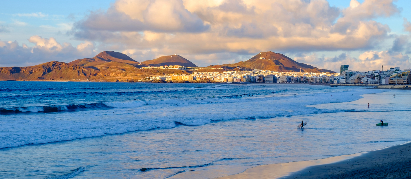 Playa de las Canteras, un lugar de encuentro y disfrute en Las Palmas