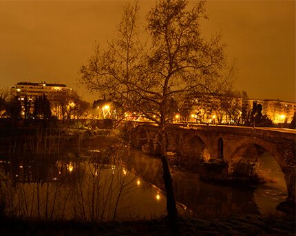 Ponte Milvio: a bridge for couples in love
