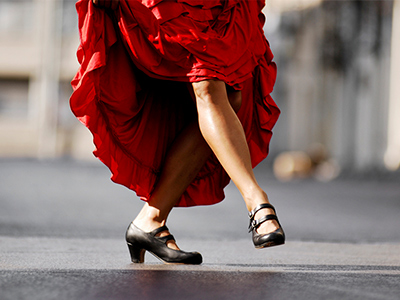 Mujer bailando flamenco