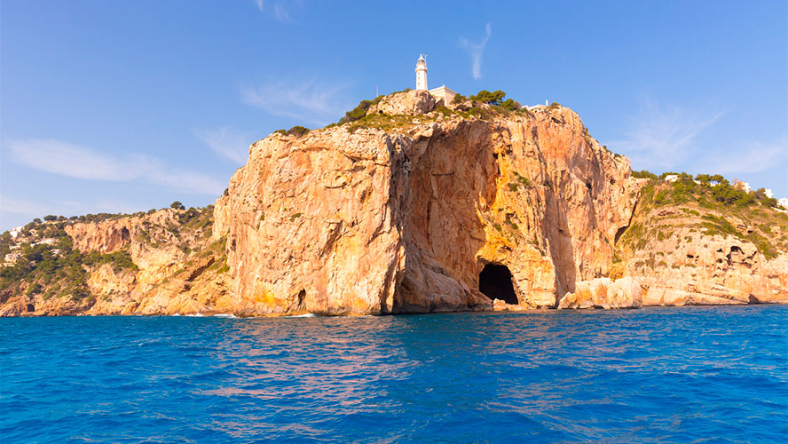 El Cabo de la Nao con el faro