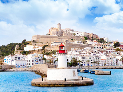 Dalt Vila desde el mar