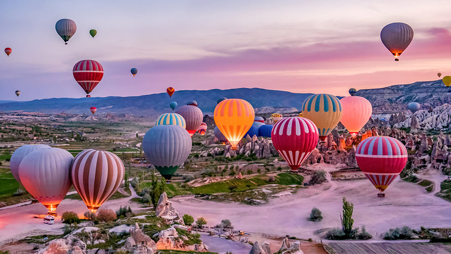 Capadocia: qué ver, cómo llegar y los mejores vuelos en globo