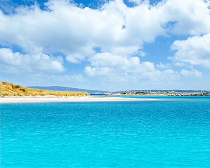 Isla y mar de formentera desde ibiza españa