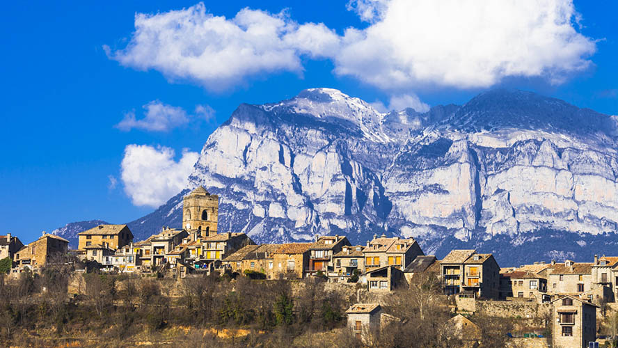 Vistas de la localidad de Aínsa