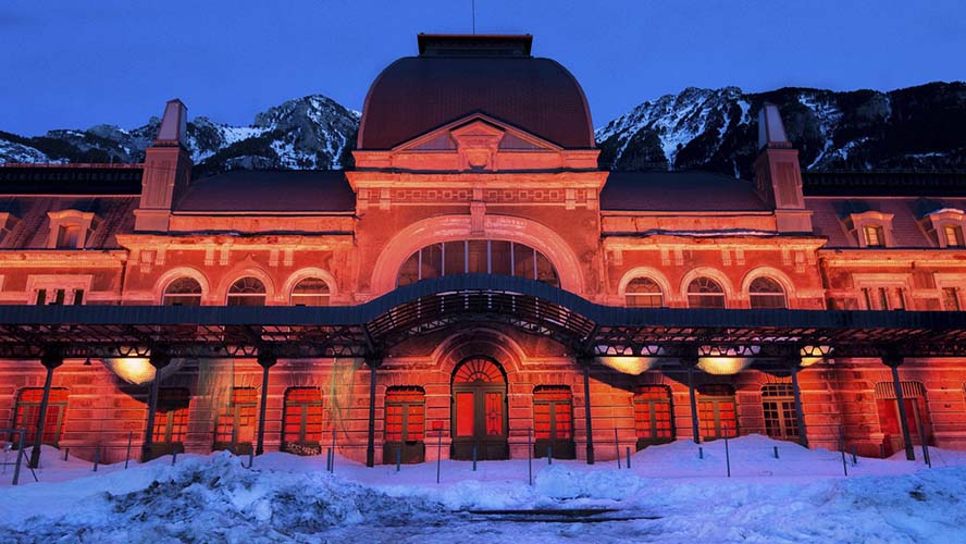 La Estación de Canfranc iluminada