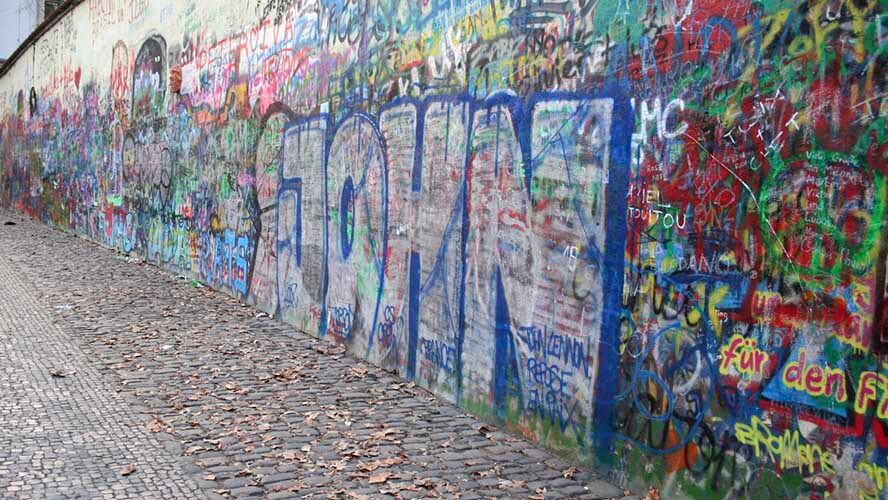 Graffitis en el Muro de John Lenon