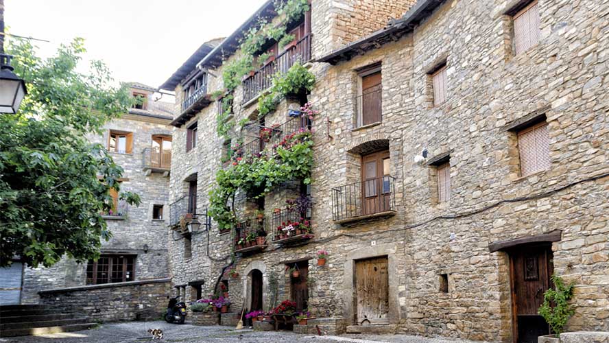 Un paseo por el Casco Antiguo de Aínsa