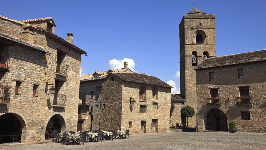 Iglesia de Aínsa