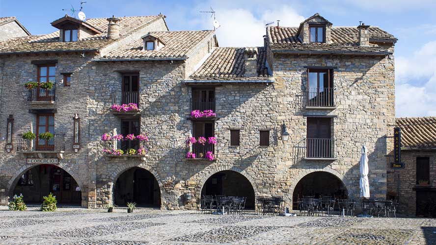 Plaza Mayor de Aínsa