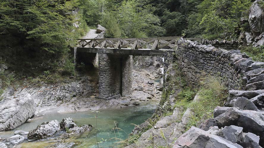 Paso por el Cañón de Añisclo