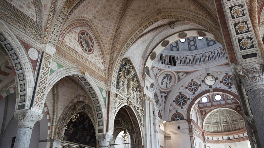 Interior de la basílica