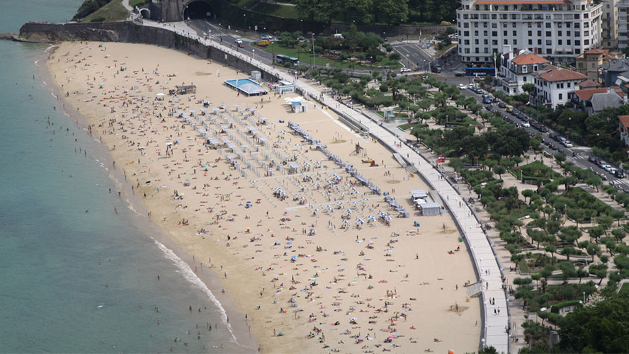 playa ondarreta san sebastian