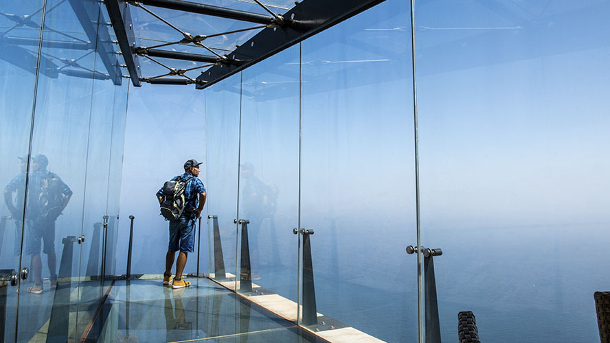Turista en el Mirador de Abrante