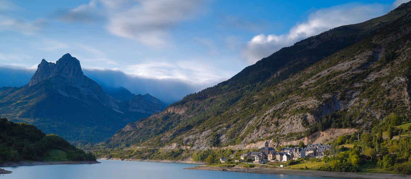 Lanuza, a village “rescued” from the water