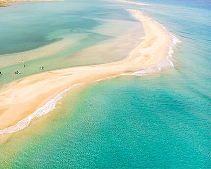 Playa Esmeralda, un destino para “surfear” Fuerteventura