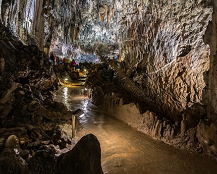 Cuevas de Valporquero, una catedral bajo tierra