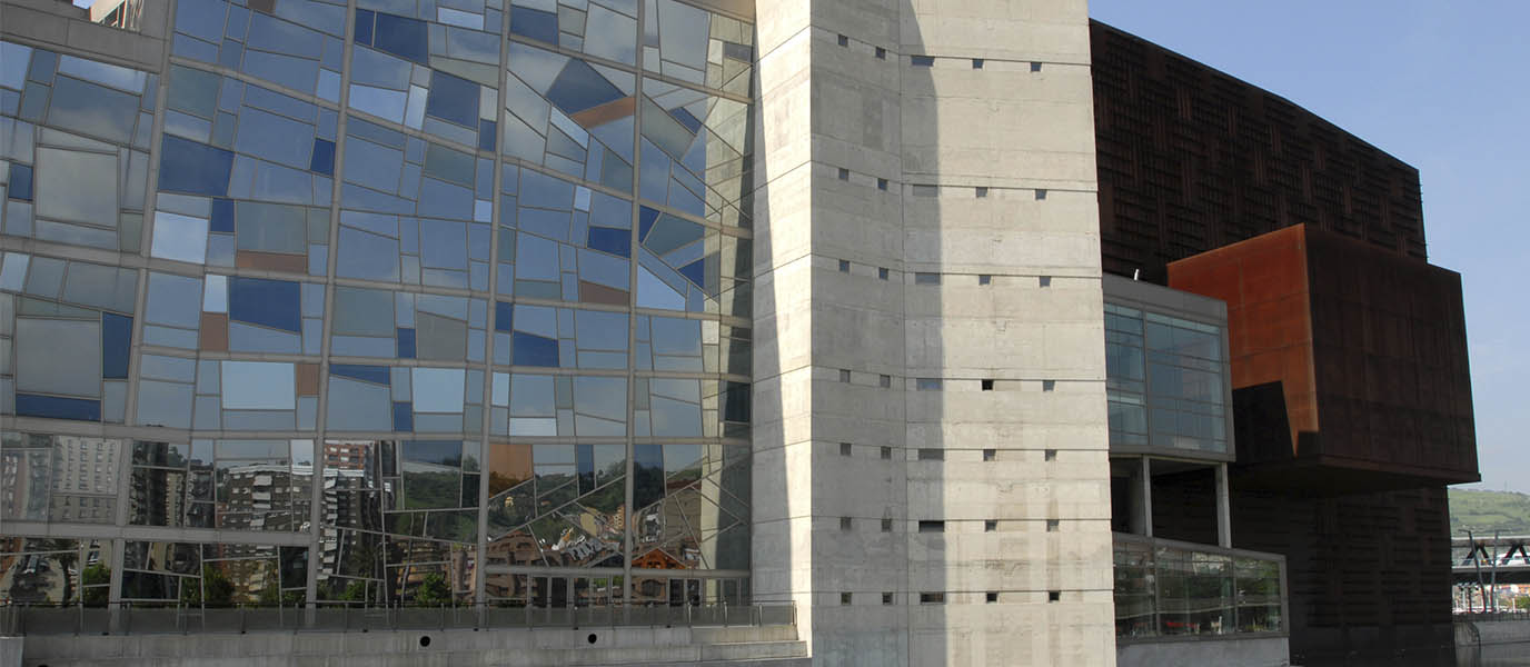 Palacio de Euskalduna, el templo de la cultura donde solo había astilleros