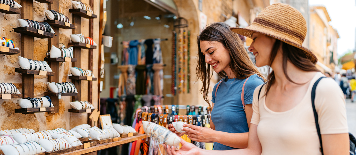 Markets in Benidorm: a stroll among awnings, foreign accents and hidden treasures