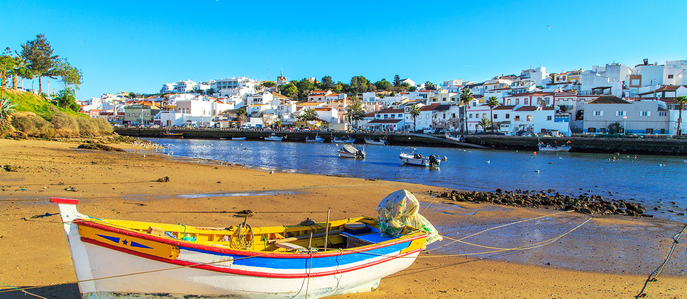 What to see in Portimão: golden cliffs, grilled sardines and a past anchored to the River Arade