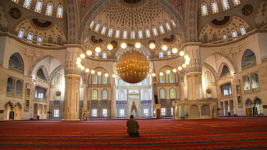 Interior de la mezquita de Kocatepe