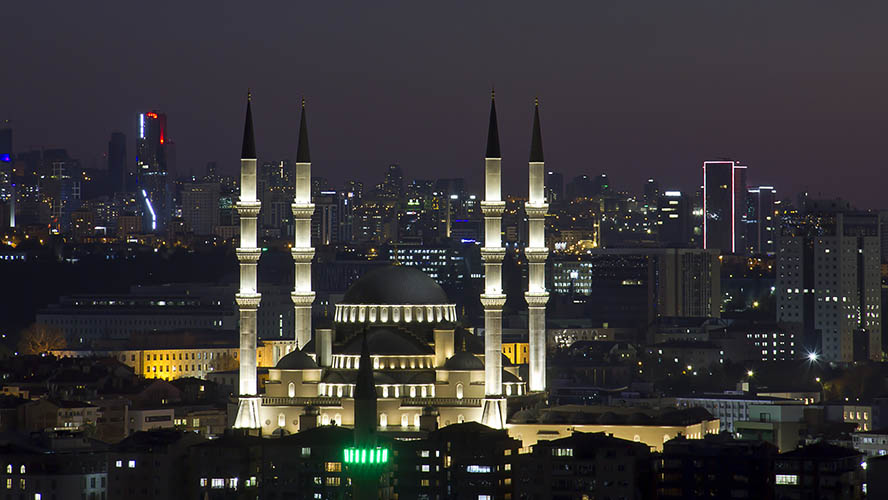 Mezquita Kocatepe de noche