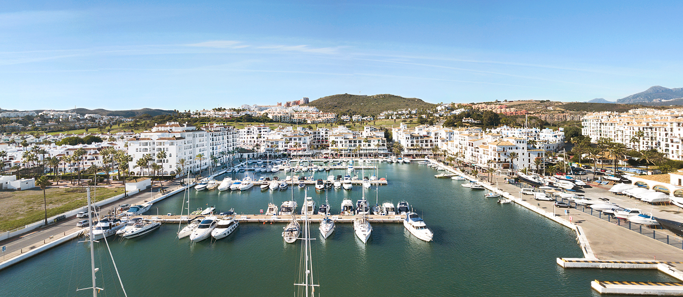 Qué ver en Manilva, el pueblo malagueño famoso por sus vinos moscatel