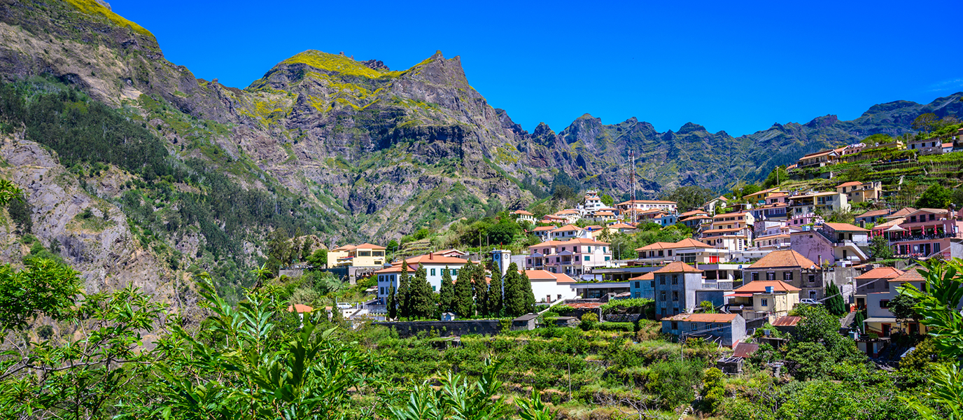 Curral das Freiras, el pueblo situado en un “anfiteatro” volcánico