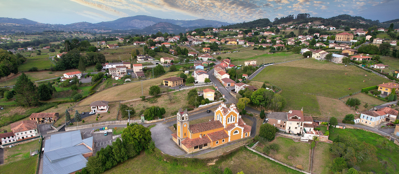 Valdesoto, pueblo ejemplar de Asturias, entre paneras y hórreos