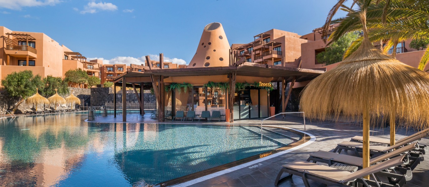 Day Pass en Tenerife: piscinas infinitas, atardeceres volcánicos y spas junto a acantilados y playas negras